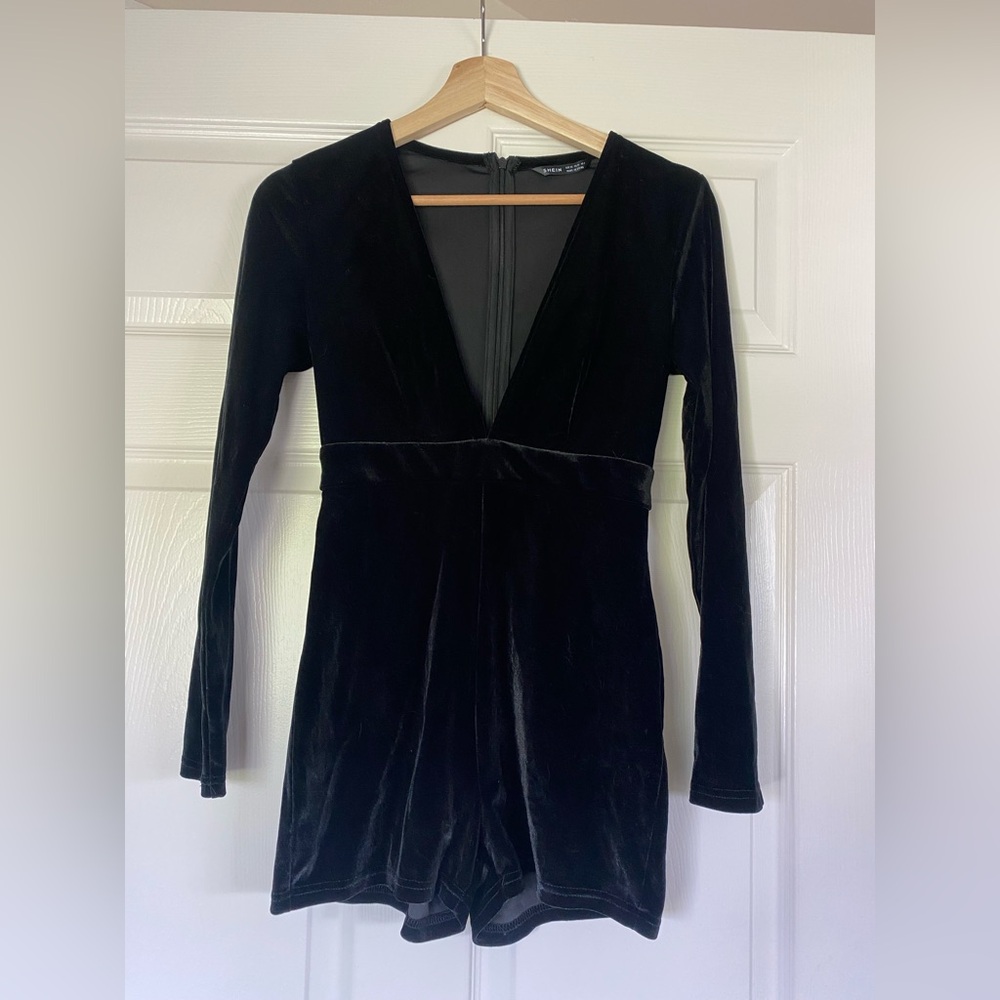 SHEIN Black Velvet Long Sleeve Outfit
